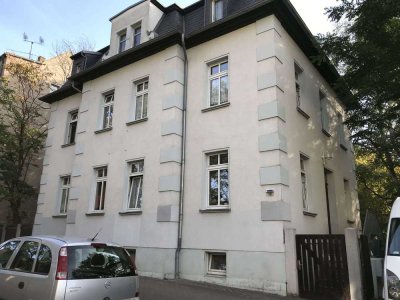 Großzügige Dreiraumwohnung mit zwei Bädern in ruhiger Lage