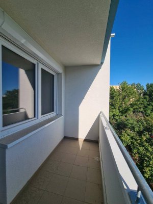 Provisionsfrei! Nette 2-Zimmerwohnung mit Südloggia und Autoabstellplatz!