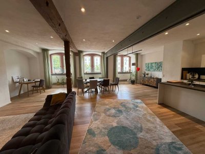 **Imposante großzügige Altbau-Whg. mit neuwertiger EBK in der Altstadt von Gelnhausen**