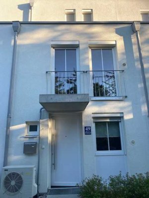 Modernes 4,5-Zimmer-Reihenhaus mit Dachterrasse in München Perlach