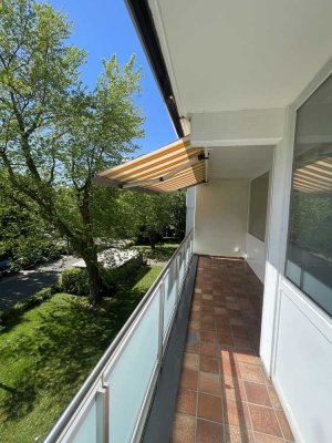 4-Raum-Wohnung, Küche, Diele, Bad, Gäste-WC, 2 Balkone und TG-Stellplatz.............