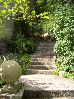 Gepflegte 2-Zi-Wohnung mit Terrasse in besonderer Lage in Prien-Atzing