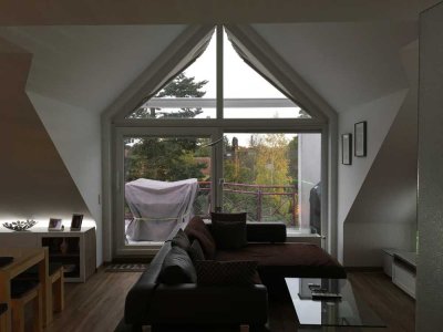 Exklusive, gepflegte 3-Zimmer-Dachgeschosswohnung mit Balkon und EBK in Hattersheim am Main