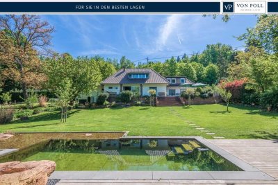 * BIETERVERFAHREN * Mindestgebot von 999.999,- €
Einfamilienhaus mit Schwimmteich und parkähnlichem