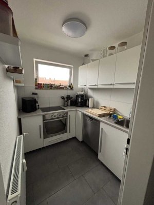 Sehr schöne, sanierte 2-Zimmer-Wohnung mit großem Balkon,  Nähe Innenstadt
