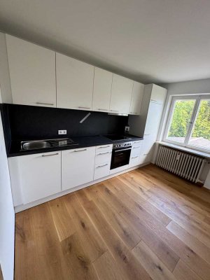Helle & Sanierte 2,5 Zimmerwohnung in guter Lage