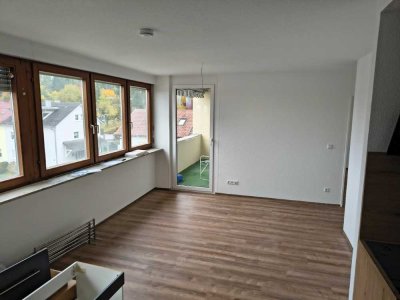 Sonnige 2 Zimmer-Wohnung mit Aussicht sowie Balkon und EBK in VS-Schwenningen