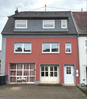 2-Familienhaus mit Gewerbeeinheit - Bliesen
