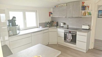 Möblierte drei Zimmer Wohnung mit herrlicher Aussicht