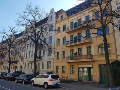 NEU !! 3-Zimmer-Gründerzeitwohnung (78 m²) mit 2 Balkonen & Blick ins Grüne in der Biesnitzer Straße
