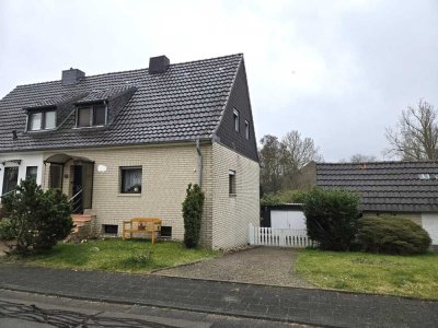 "Doppelhaushälfte mit sonnigen Aussichten für den Hobbybastler!"