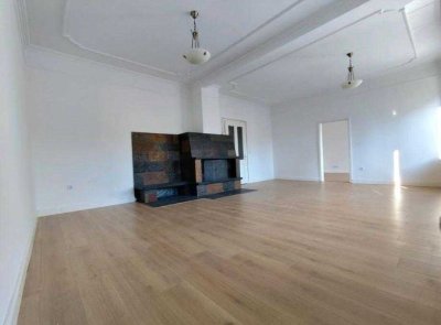 helle 3-4 Zimmer mit offenem Kamin, Wintergarten und Stuckdecke