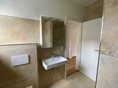 Neu renovierte Wohnung mit Balkon: Ansprechende 4-Zimmer-Wohnung in Straubing-Süd