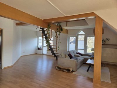Geräumige Exklusive Maisonette-Wohnung mit Wintergarten & Kamin