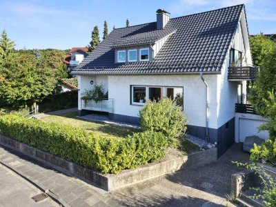 Modernisiertes Zweifamilienhaus in Lage