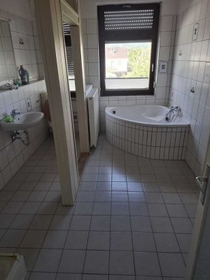 Geräumige 4-Zimmer-Wohnung mit Balkon in Neuwied