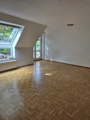 Schöne, gemütliche  2-Zi-Dachgeschoss-Wohnung zu vermieten!
