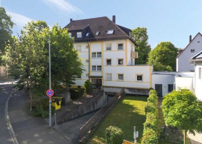 Saniertes 1-Zimmer-Apartment mit großer Dachterrasse im 1. OG in Forchheimer Innenstadt