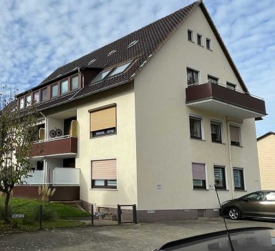 Helle 3-Zimmer Wohnung mit Balkon in Bad Pyrmont und Garage