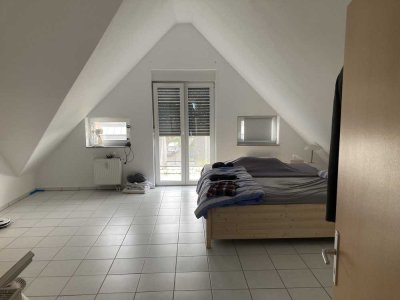 Geräumige 2-Zimmer Dachgeschoss Wohnung