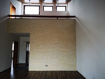 Lichtdurchflutete 4,5-Zimmer-Maisonette-Wohnung mit 2 Balkonen und Einbauküche in Schwäbisch Hall