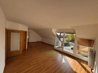 Helle 2-Zimmer Dachgeschosswohnung in Ostrach mit Balkon