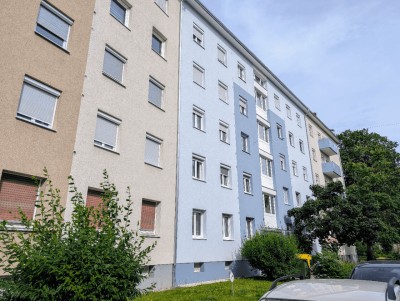 2-Zimmer-Wohnung mit Balkon Nähe City-Park zu verkaufen – ideal zum Modernisieren!