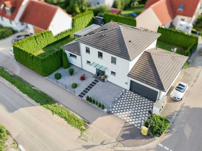 Zukunftssicher Wohnen: Einfamilienhaus mit PV-Anlage und neuer Wärmepumpe