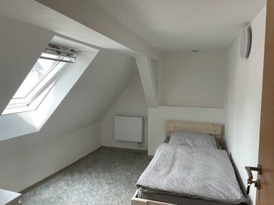 Charmantes, frisch renoviertes Dreifamilienhaus mit großer Scheune und attraktiver Rendite
