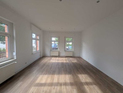 Großzügige, renovierte 2-Raum-Wohnung im Erdgeschoss
