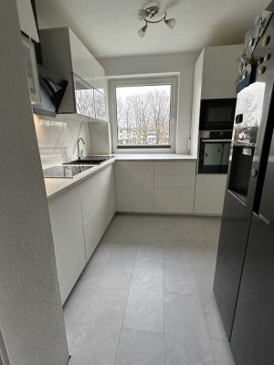 Freundliche 3,5(4,5)-Raum-Wohnung mit EBK und Balkon in Eschborn