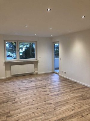 Frisch sanierte, moderne 3 Zimmer Küche Bad Loggia
