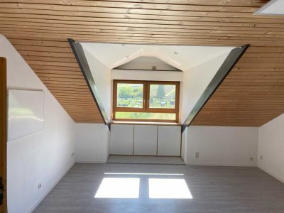 Helle 2-Zimmer Dachgeschosswohnung in Weinstadt-Beutelsbach