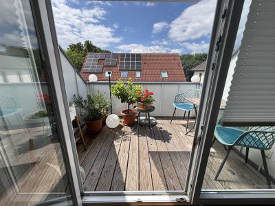 Traumhafte Dachgeschosswohnung mit Dachterrasse und Blick ins Grüne – mit Stellplatz und Carport