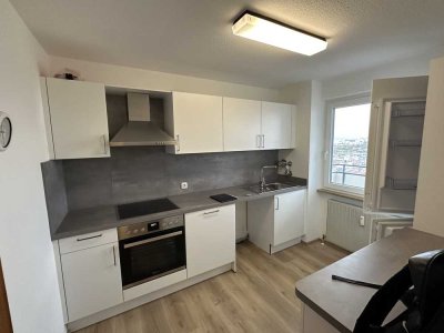 3 Zimmer mit 2 Balkonen und neuer EBK