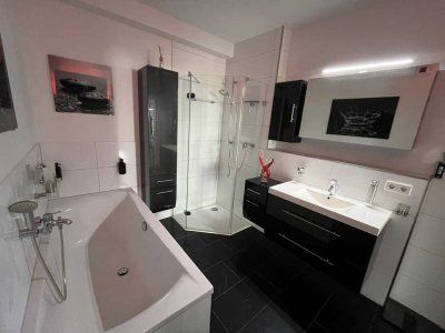 Ehrenfeld - Bickendorf  große 2-Zimmer-Wohnung mit offener Wohnküche und einladender Kochinsel