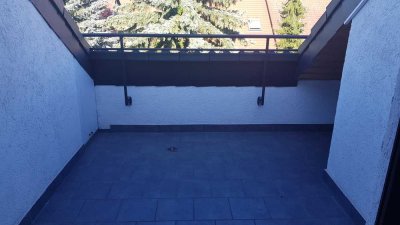 Gepflegte 2-Zimmer-DG-Wohnung mit Balkon und Einbauküche im 3 Familienhaus in Mannheim Schönau