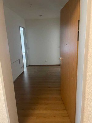 Großzügige, zentrale Wohnung für Senioren oder gesundh. eingeschränkte Personen. WBS erforderlich!
