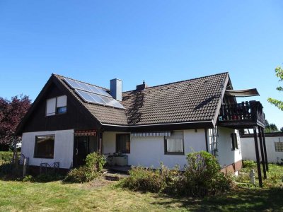 Ruhig gelegenes Zweifamilienhaus mit Doppelgarage in Herzogenaurach-Nähe Schulzentrum Süd