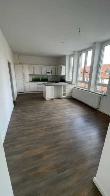 Moderne 4,5 Zimmer- Wohnung mit Loggia