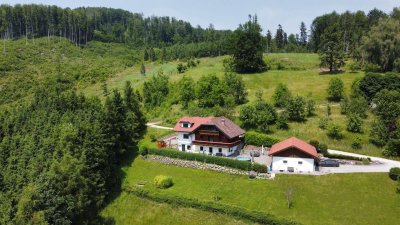 Landhaus in idyllischer Alleinlage - mit herrlichem Bergblick