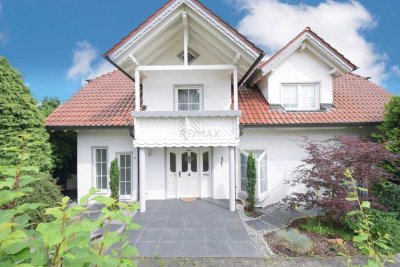 Bezauberndes Haus in idyllischer Lage – Viel Platz und ein Gartenparadies!