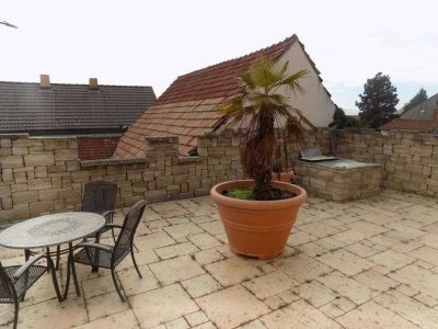 Haus-Hof-Bauweise mit 2 Gebäuden: Haupthaus im Loftstil und Vorderhaus als Zweifamilienhaus!
