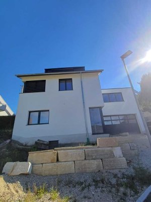 Schönes 5-Zimmer-Einfamilienhaus mit lux. Innenausstattung mit herrlichem Albblick in ruhiger Lage