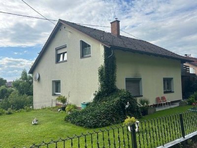 2 bis 3 Familienhaus mit Vollkeller, mit 4 Garagen, Brunnen und Werkstatt - sehr viel Wohnraum- 4 Bäder
