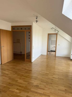 Vogelgesang moderne lichtdurchflutete 2+oder 3 Zimmer DG bzw. 1.OG mit gr.Balkon,Hausmeisterservice