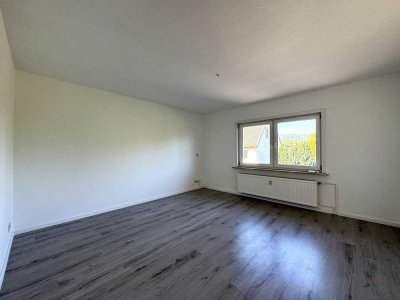 Bündheim: Moderne 2-Zimmer-Wohnung mit EBK, Gemeinschaftsbalkon und Keller zu vermieten!