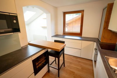 SONNIGE 4-ZIMMER-DACHGESCHOSS- WOHNUNG - MIT BLICK AUFS HEUKARECK