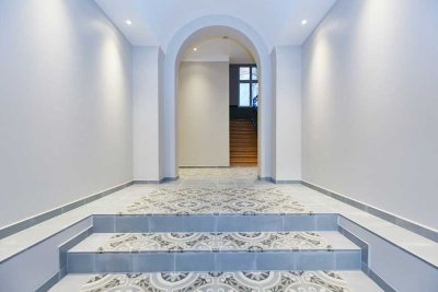 Außergewöhnliche DG-Maisonette mit Terrasse in Stilaltbaupalais