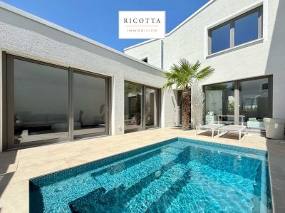 Atriumhaus mit lichtdurchflutetem Innenhof und beheiztem Pool -  Mallorca Flair in Aichwald